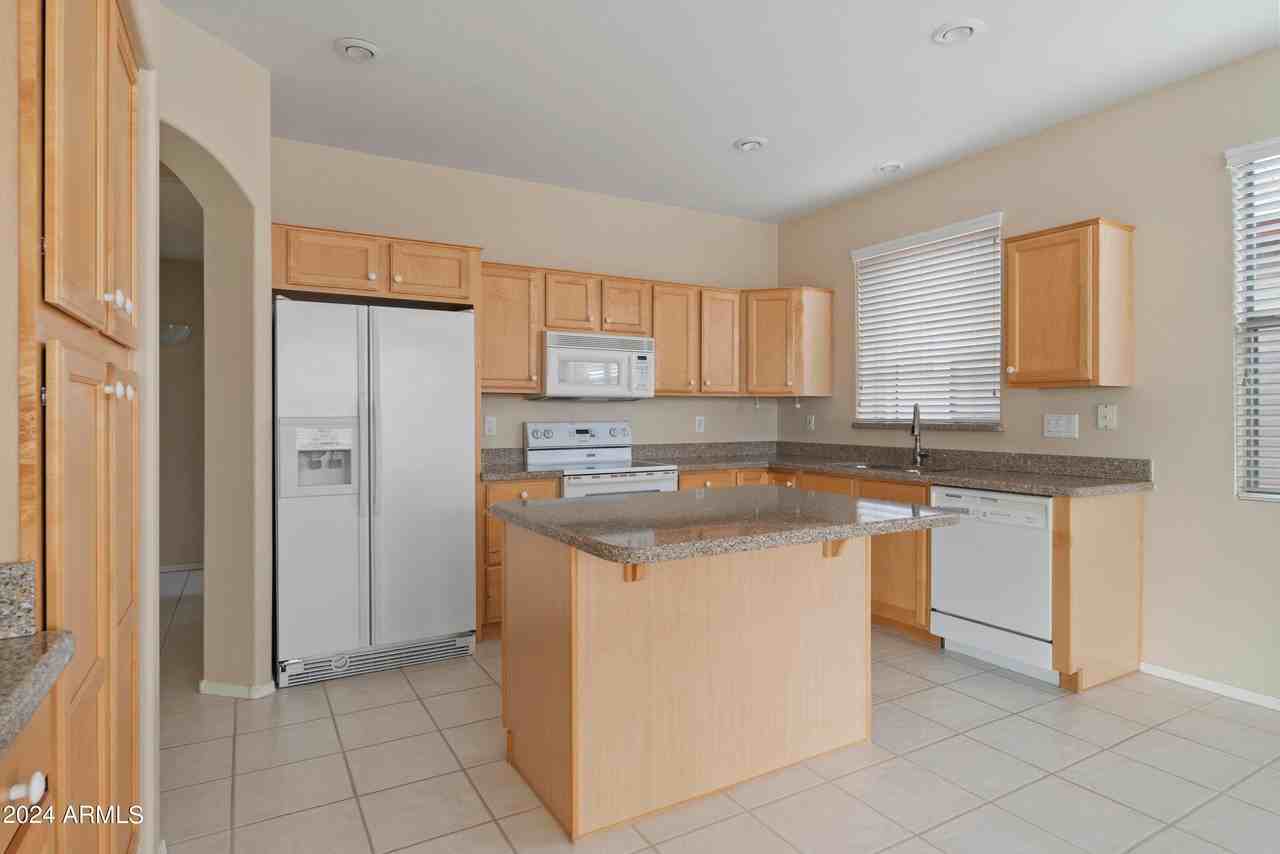 17731 N Becke Ln - Photo 6 of 29