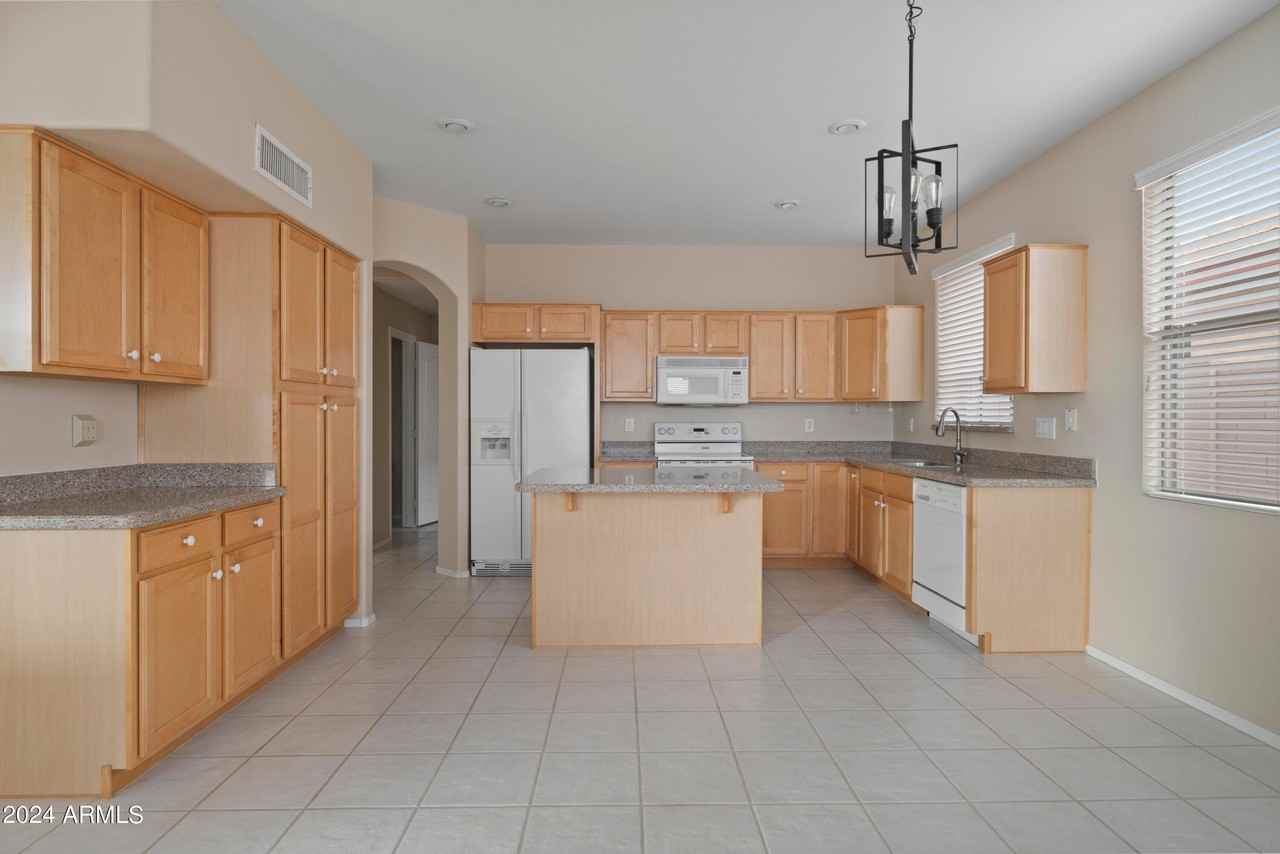 17731 N Becke Ln - Photo 7 of 29