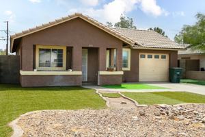 featured image of 541 W Melrose Dr