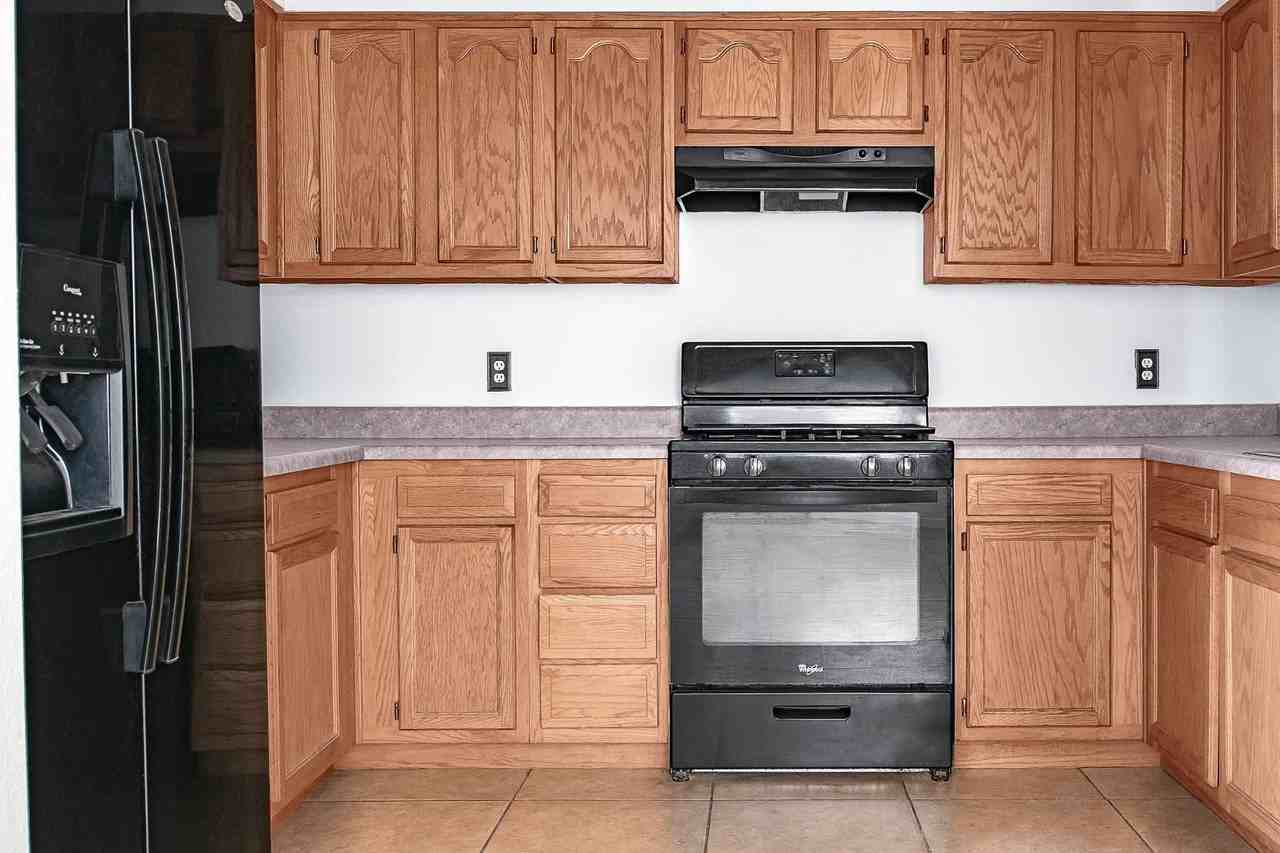 541 W Melrose Dr - Photo 4 of 14