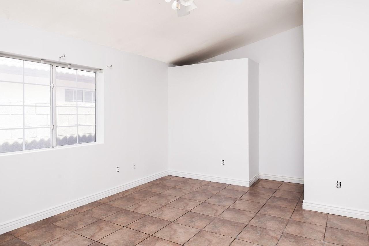 541 W Melrose Dr - Photo 7 of 14
