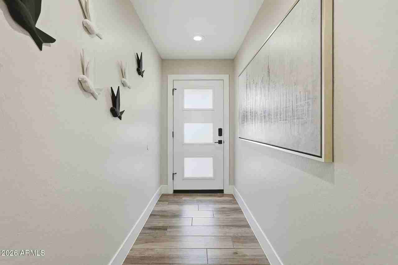 3041 E Elm St - Photo 4 of 48