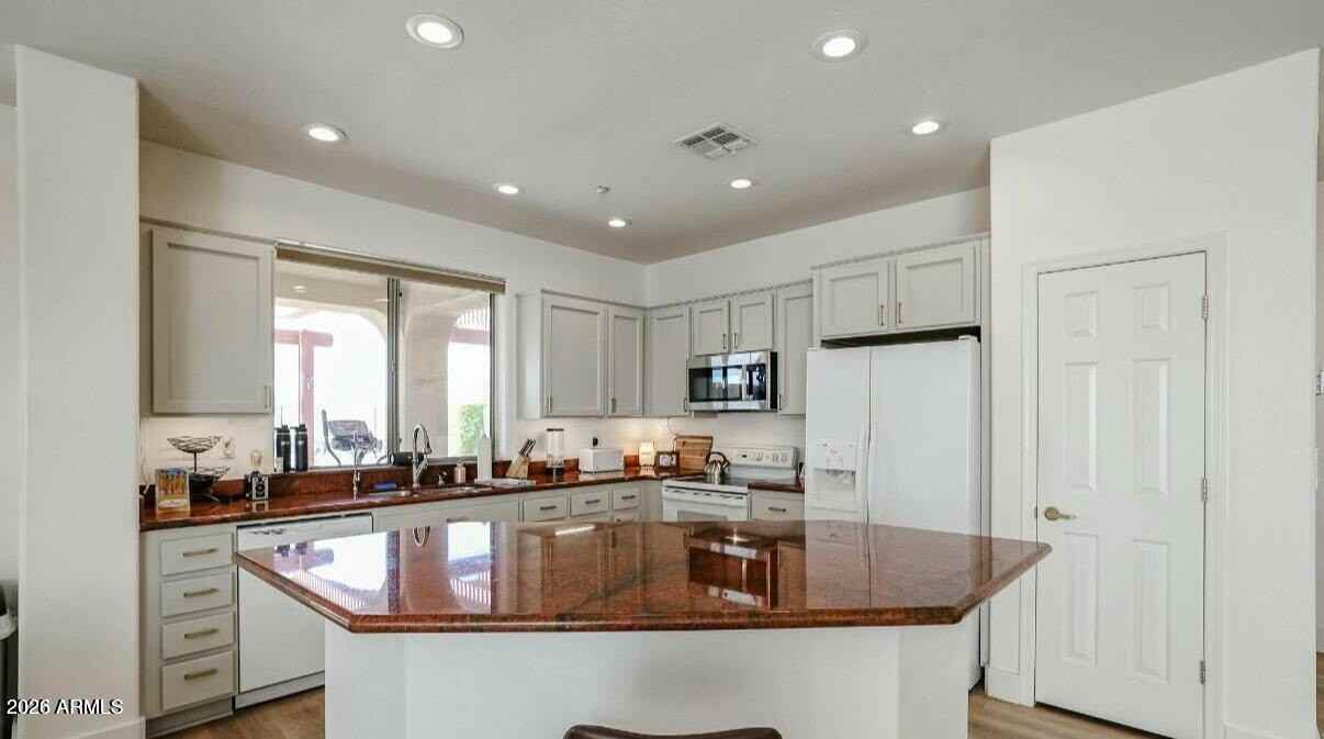 2423 W Shadow Glen Ct - Photo 5 of 13
