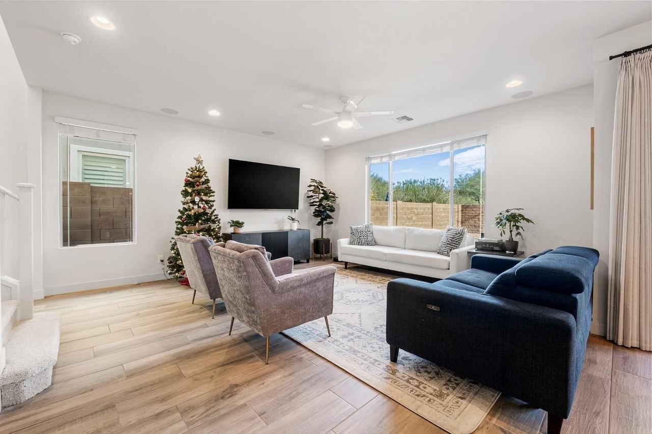 21927 N 31st Pl - Photo 3 of 17