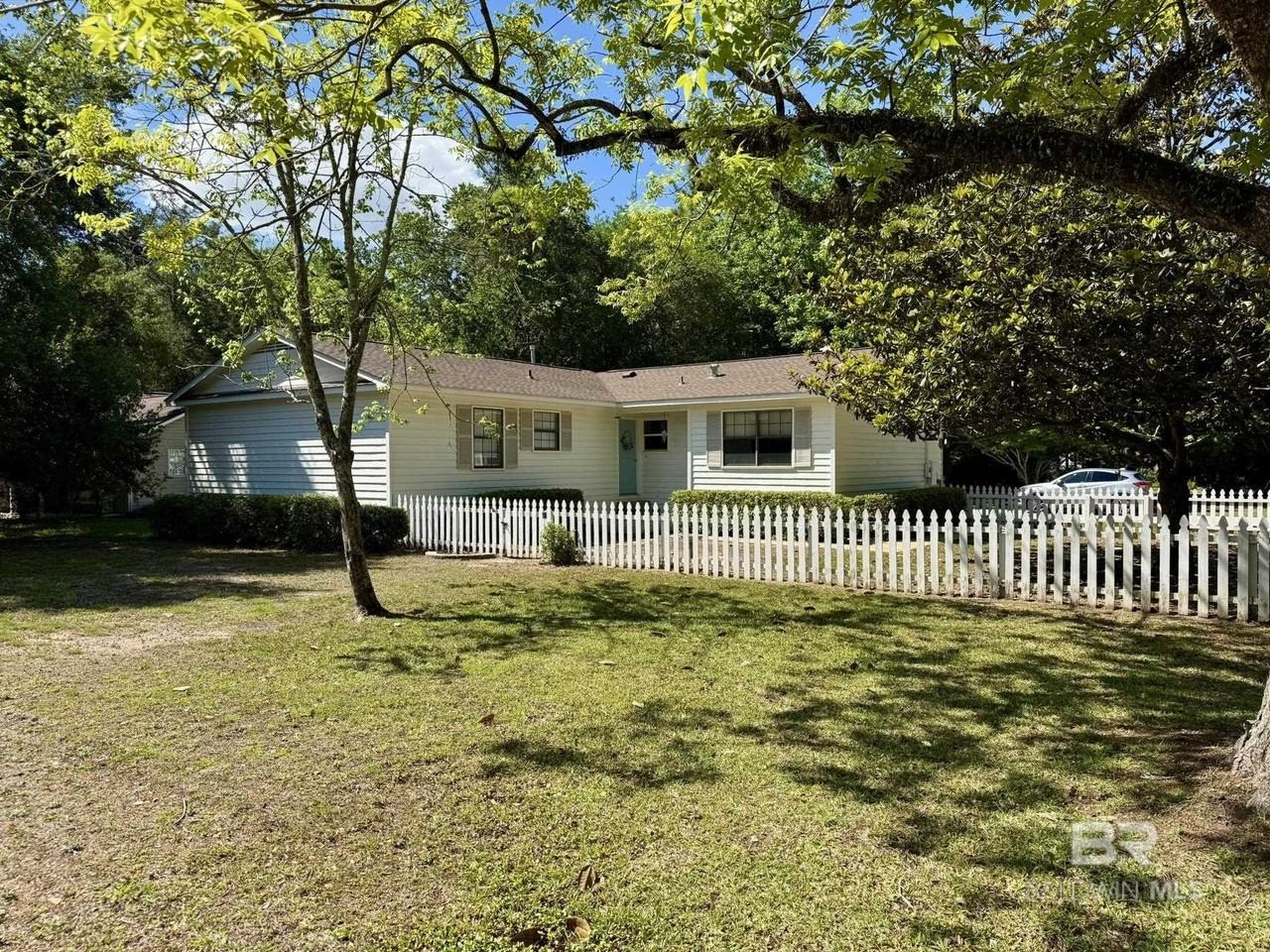 382 Pecan Ave - Photo 2 of 17