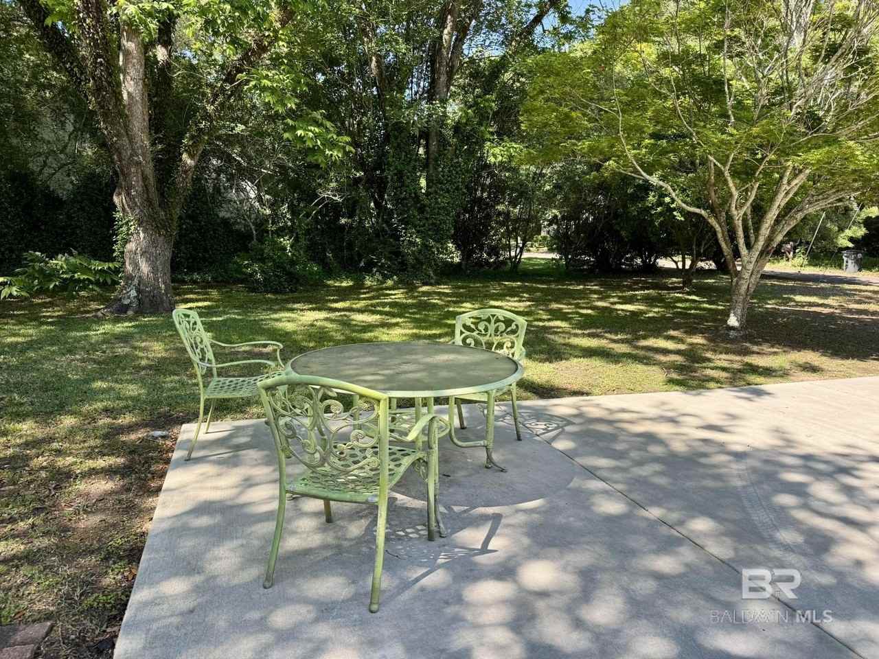 382 Pecan Ave - Photo 3 of 17