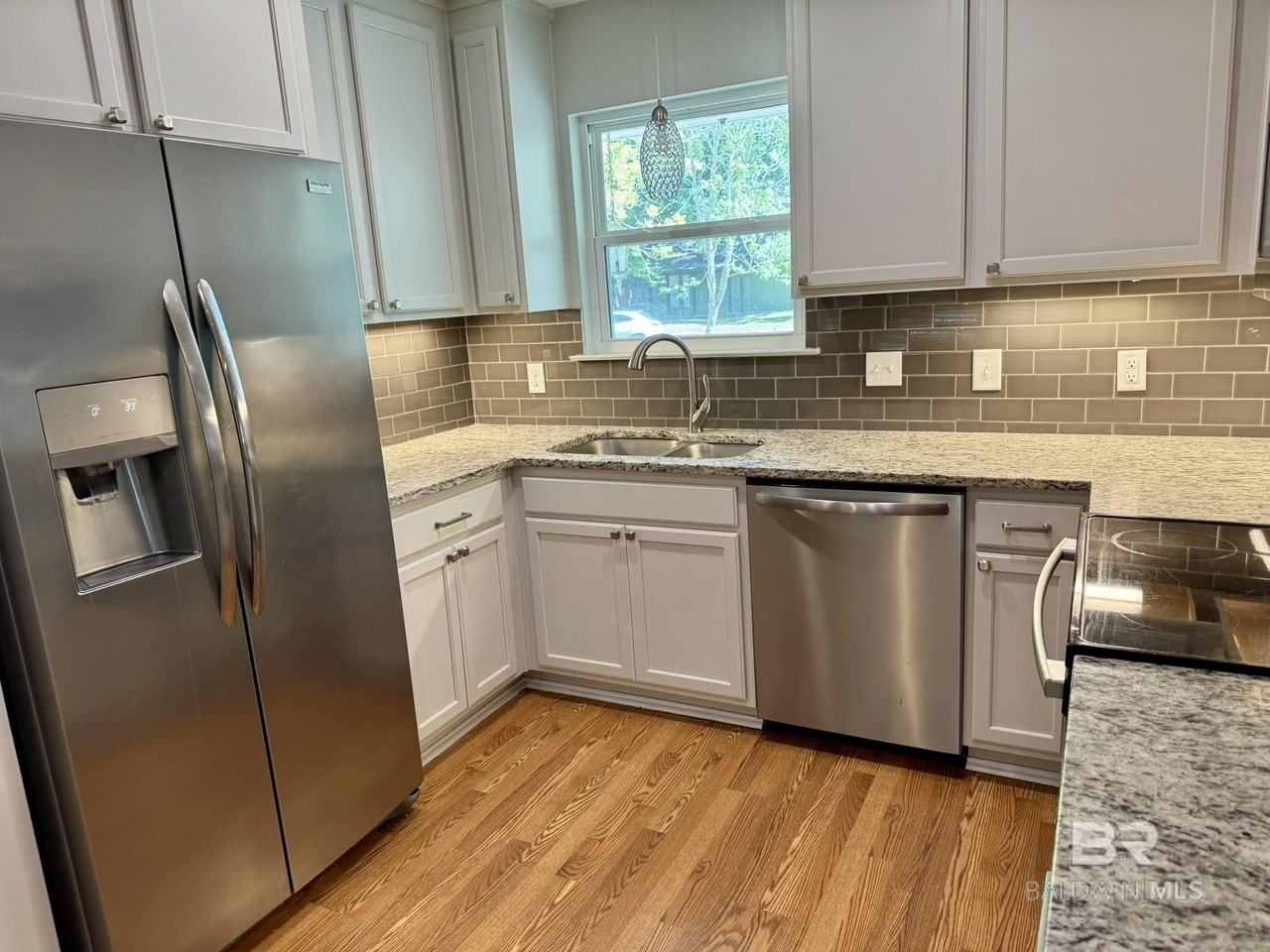 382 Pecan Ave - Photo 5 of 17