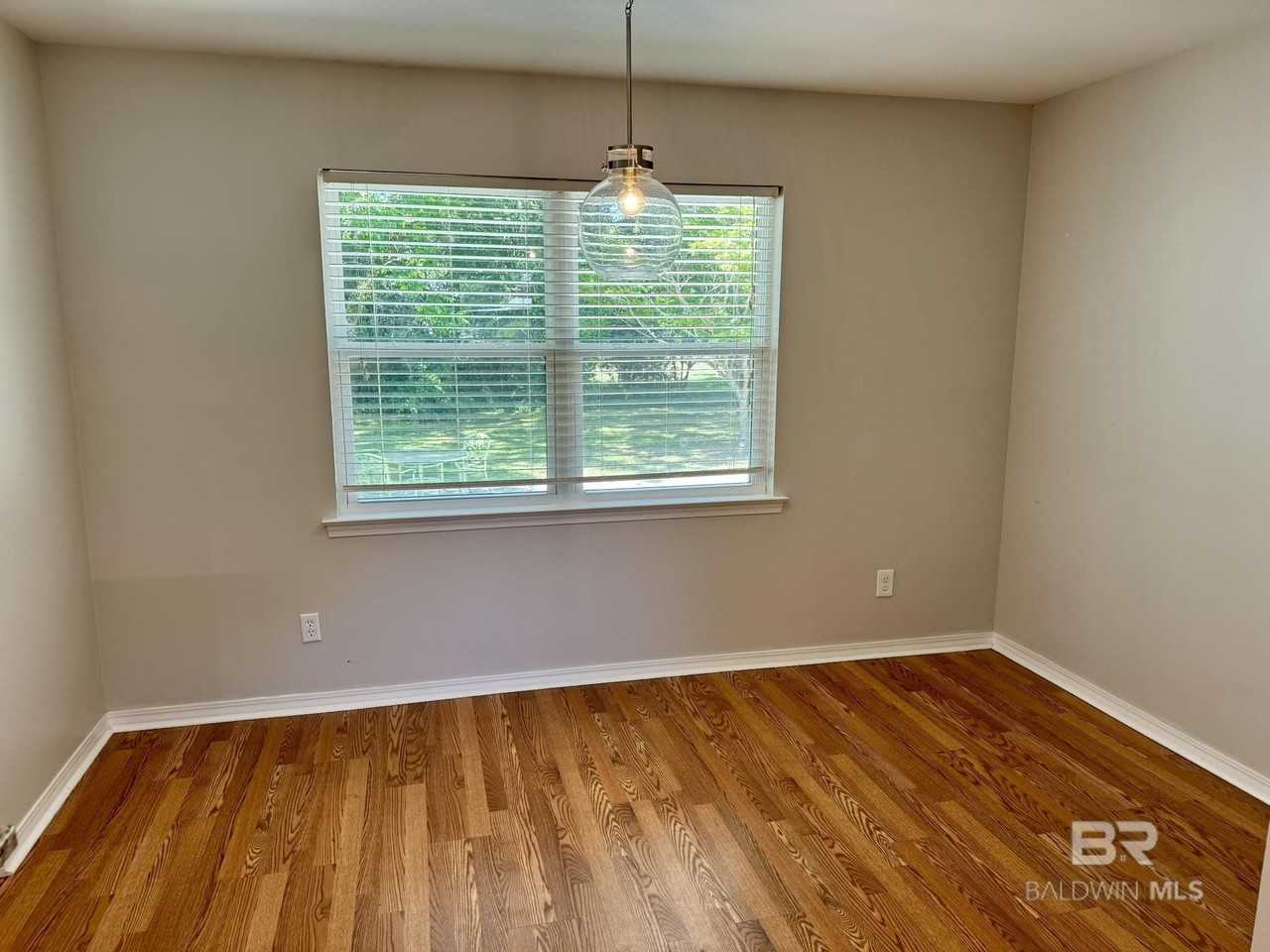 382 Pecan Ave - Photo 6 of 17