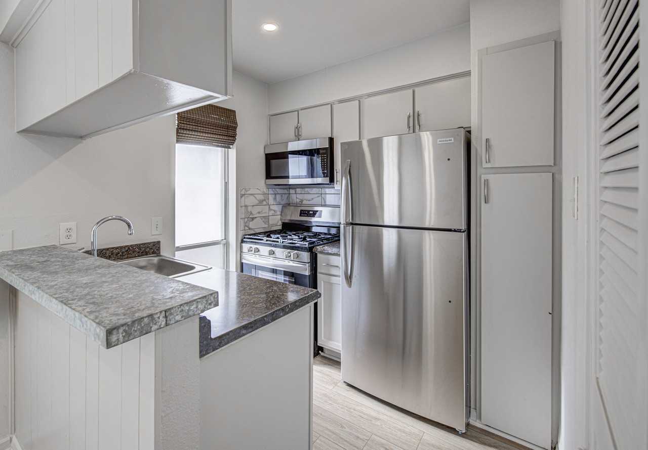 7000 Guadalupe Street - Photo 3 of 15