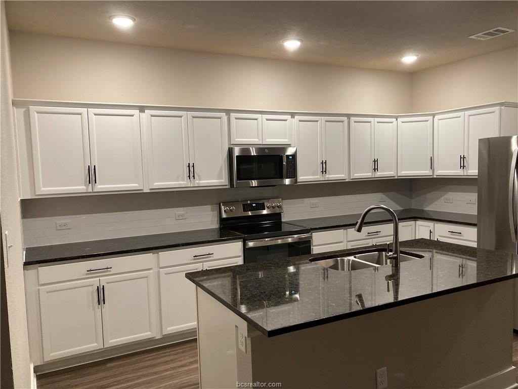 3920 Yukon Ln - Photo 4 of 15