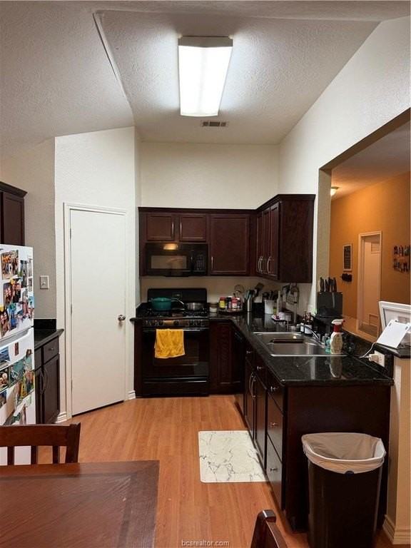 933 Crested Point Dr - Photo 3 of 14