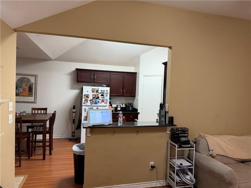 933 Crested Point Dr - Photo 4 of 14