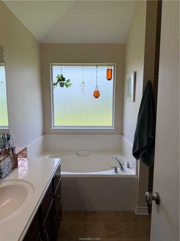 933 Crested Point Dr - Photo 7 of 14