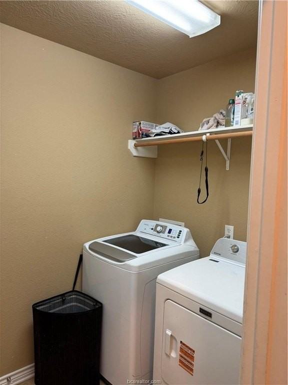 933 Crested Point Dr - Photo 2 of 3