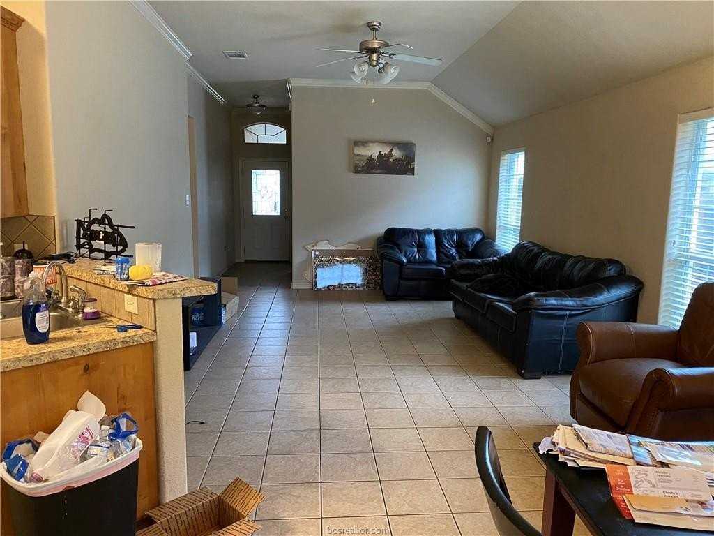 936 Crystal Dove Ave - Photo 2 of 7
