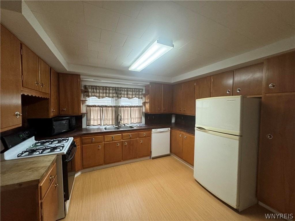 524 University Ave - Photo 2 of 12