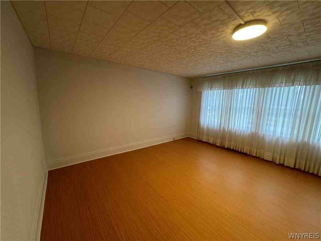 524 University Ave - Photo 4 of 12