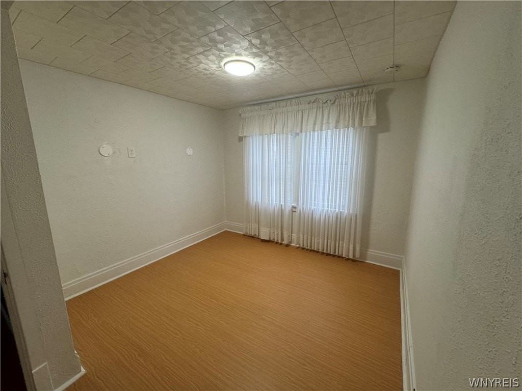 524 University Ave - Photo 5 of 12