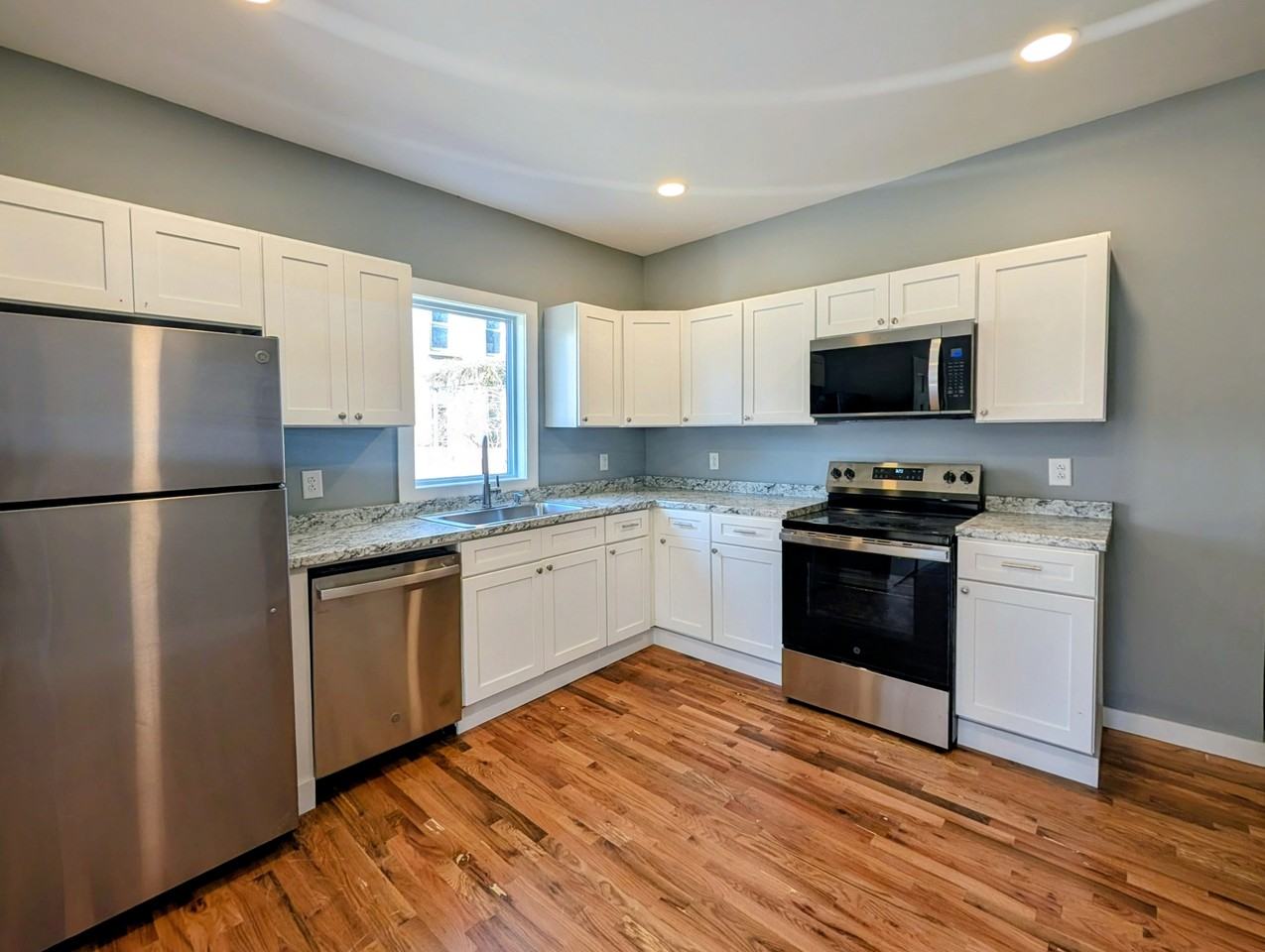 510-512 Columbia Street - Photo 2 of 16