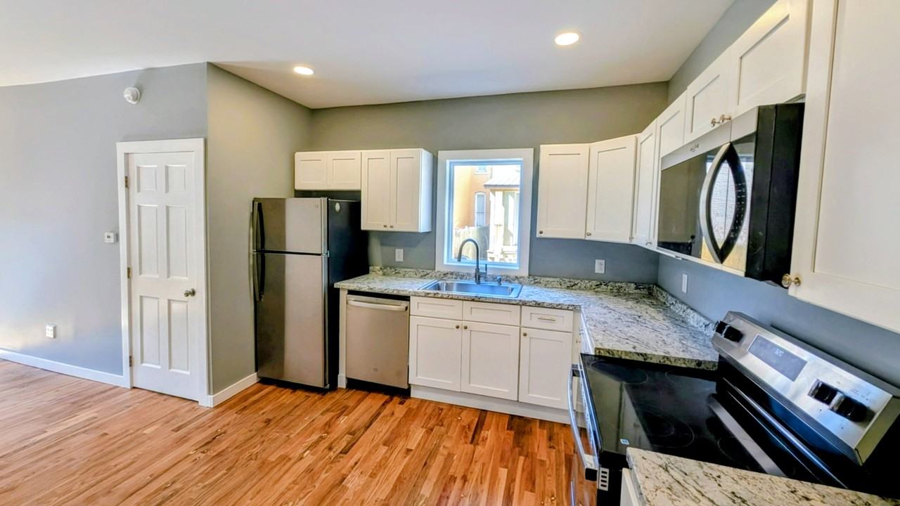 510-512 Columbia Street - Photo 3 of 16