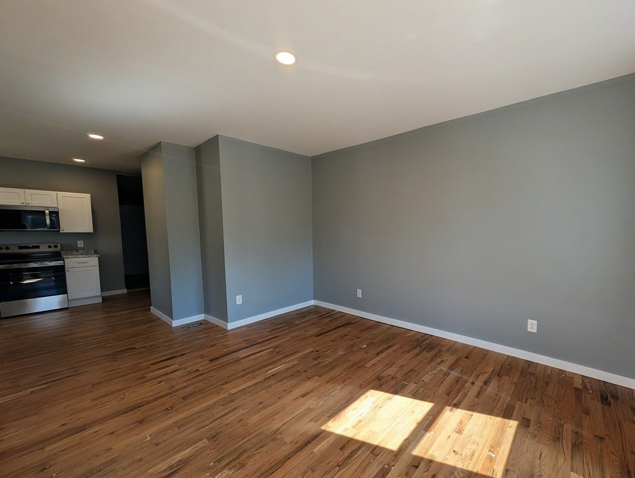510-512 Columbia Street - Photo 5 of 16