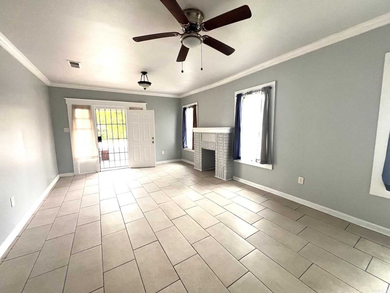 3715 W 13th St - Photo 3 of 9