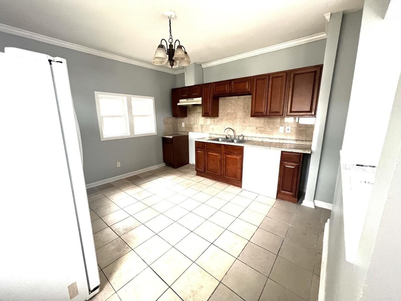 3715 W 13th St - Photo 5 of 9
