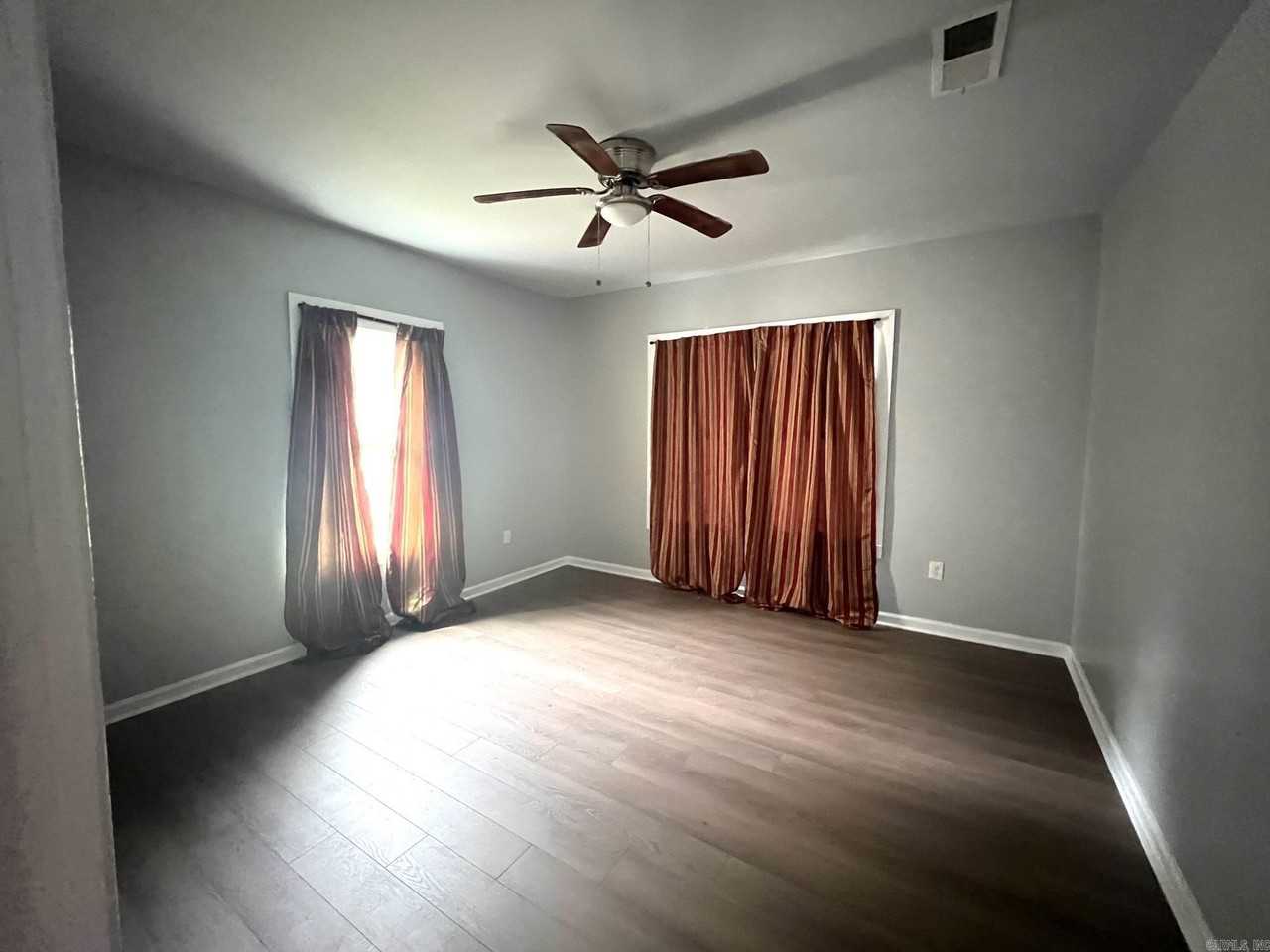 3715 W 13th St - Photo 6 of 9