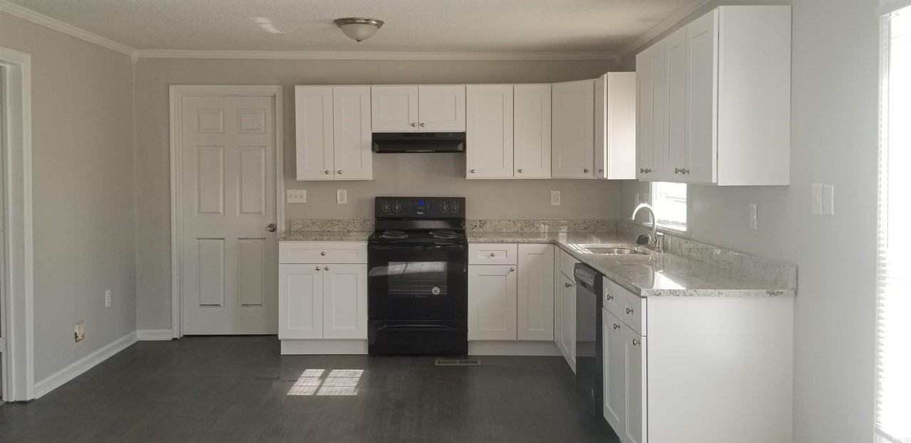 724 S Main - Photo 5 of 22