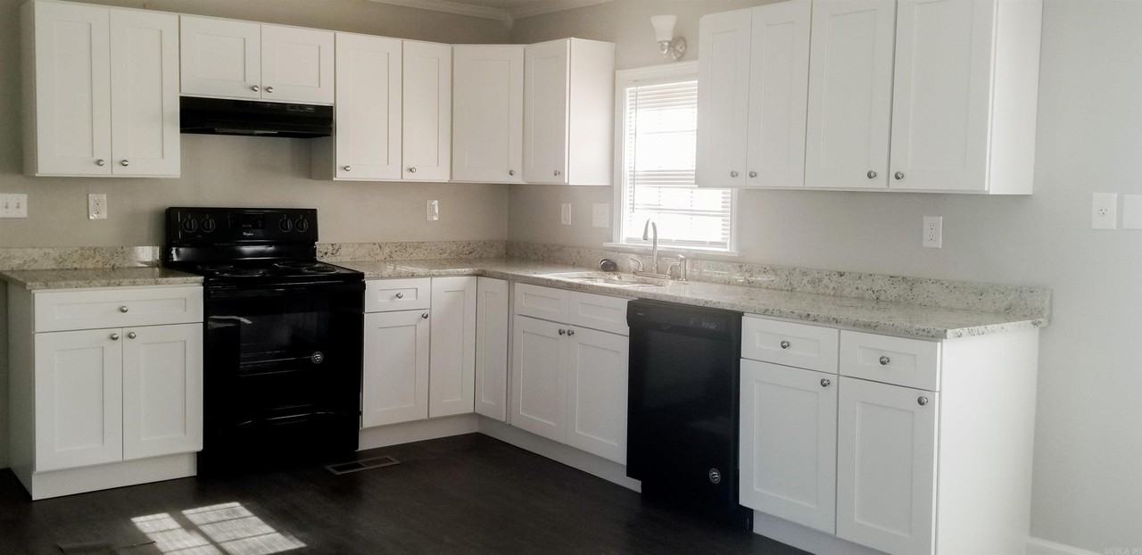 724 S Main - Photo 6 of 22