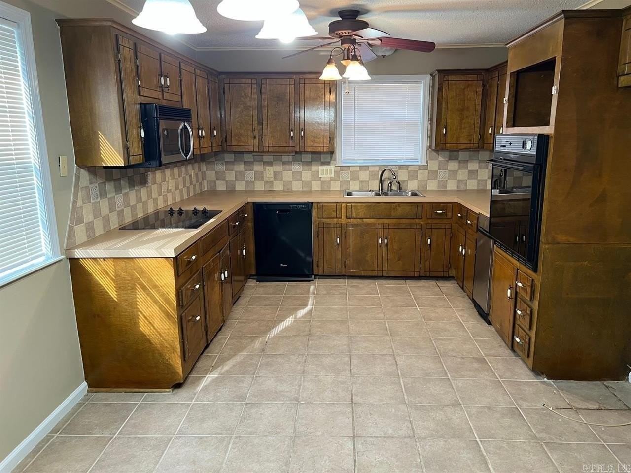 901 Bristol Dr - Photo 3 of 12