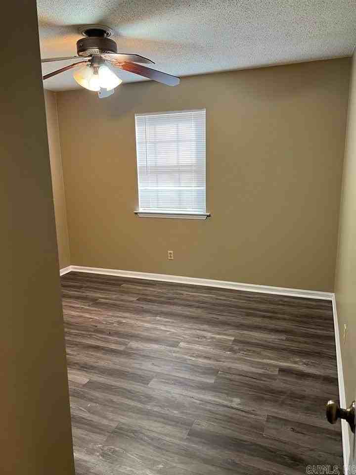 901 Bristol Dr - Photo 5 of 12