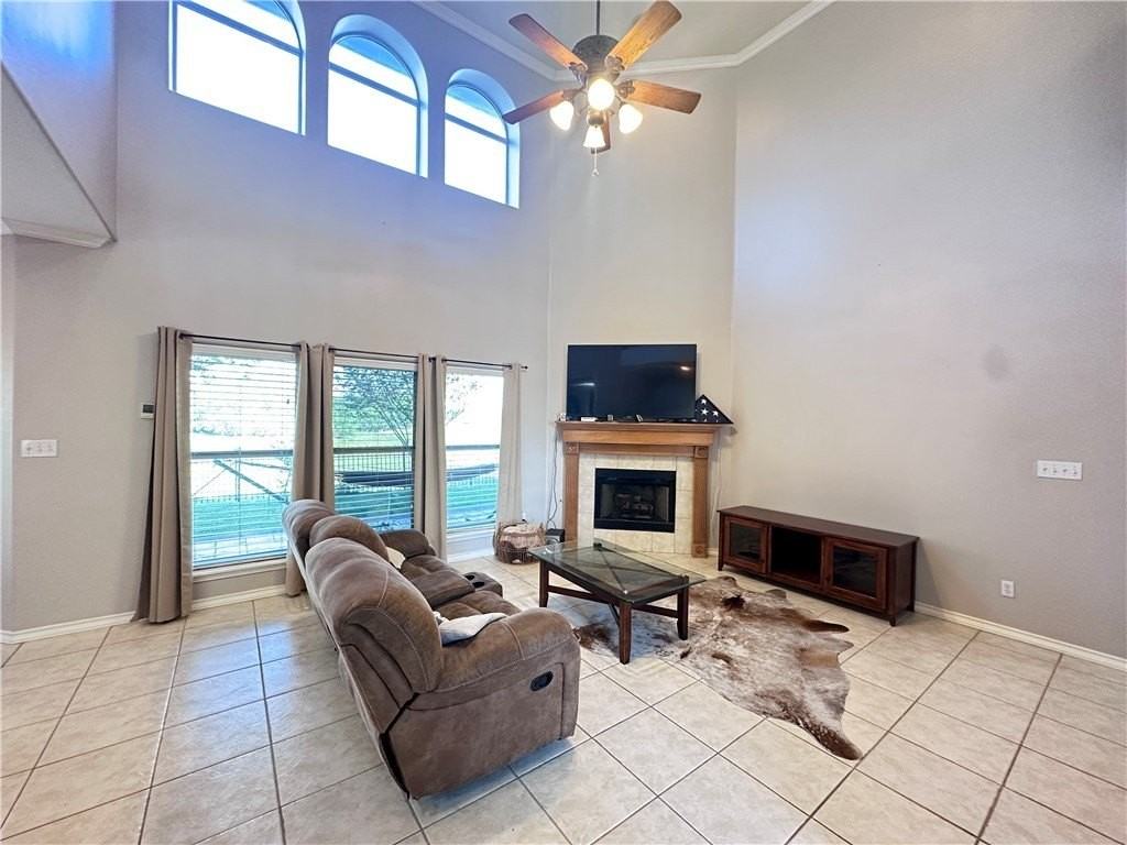 6321 Oso Pkwy - Photo 4 of 40