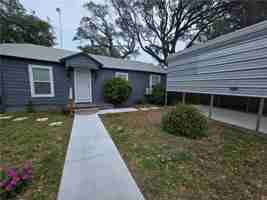 featured image of 208 N 3rd St