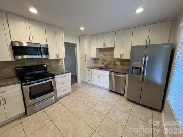 10216 Camelback Cir - Photo 3 of 14
