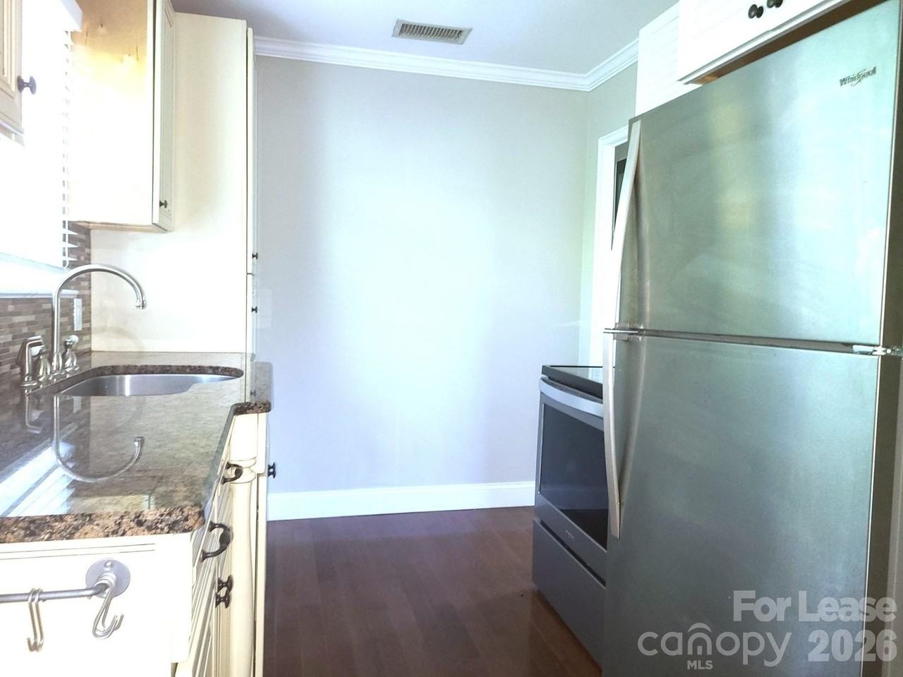 557 Wakefield Dr #D - Photo 3 of 11