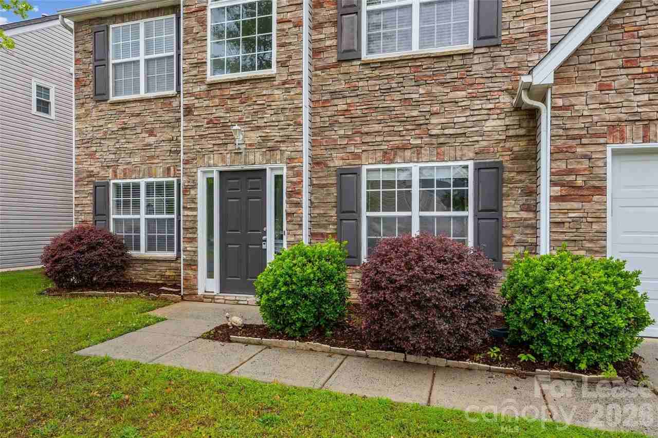 2704 Piersland Dr - Photo 2 of 32