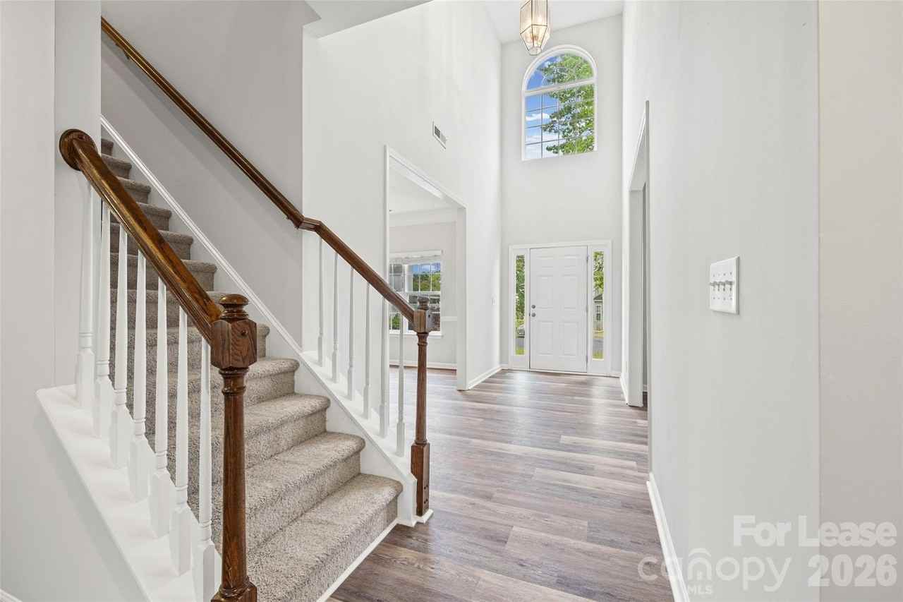 2704 Piersland Dr - Photo 3 of 32