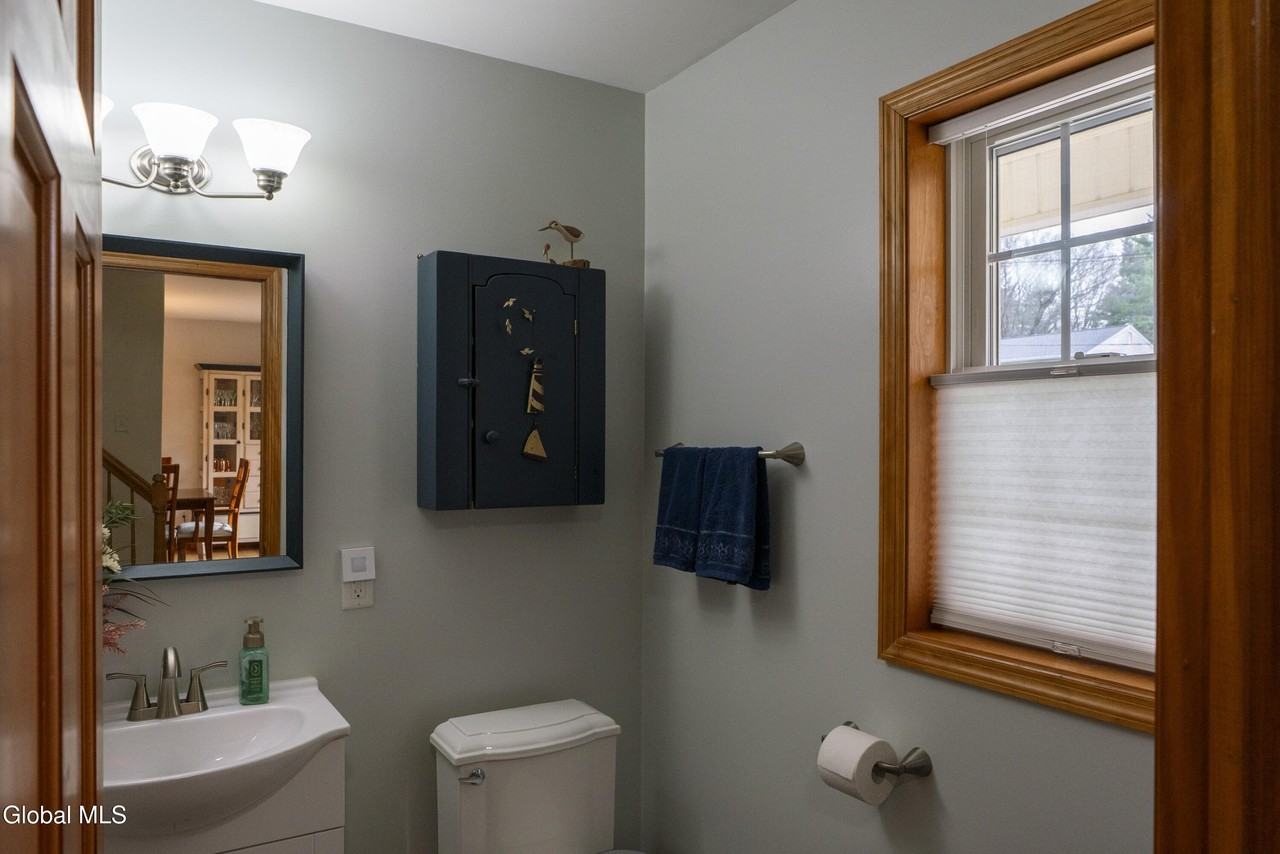 32 Jones Rd - Photo 3 of 23
