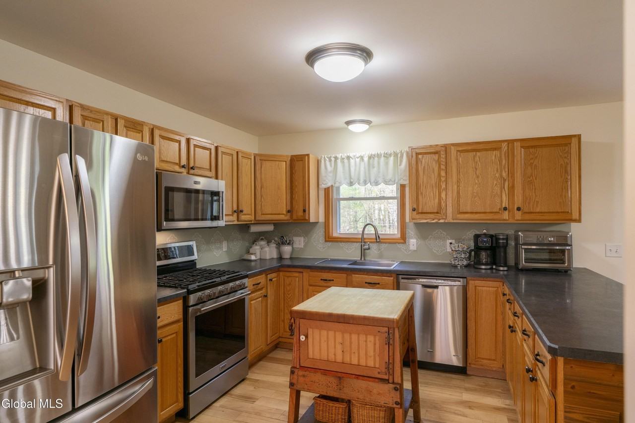 32 Jones Rd - Photo 6 of 23