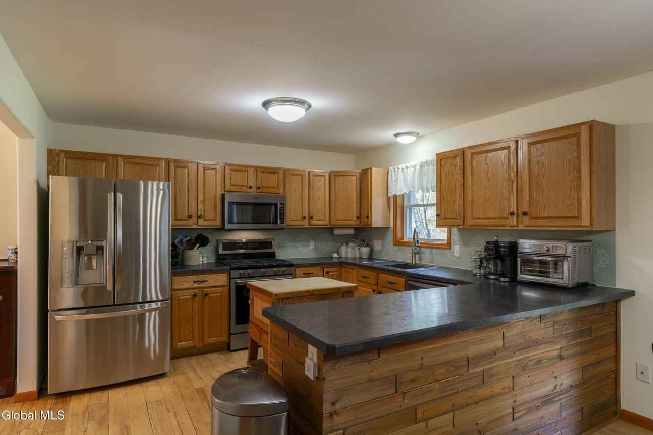 32 Jones Rd - Photo 7 of 23