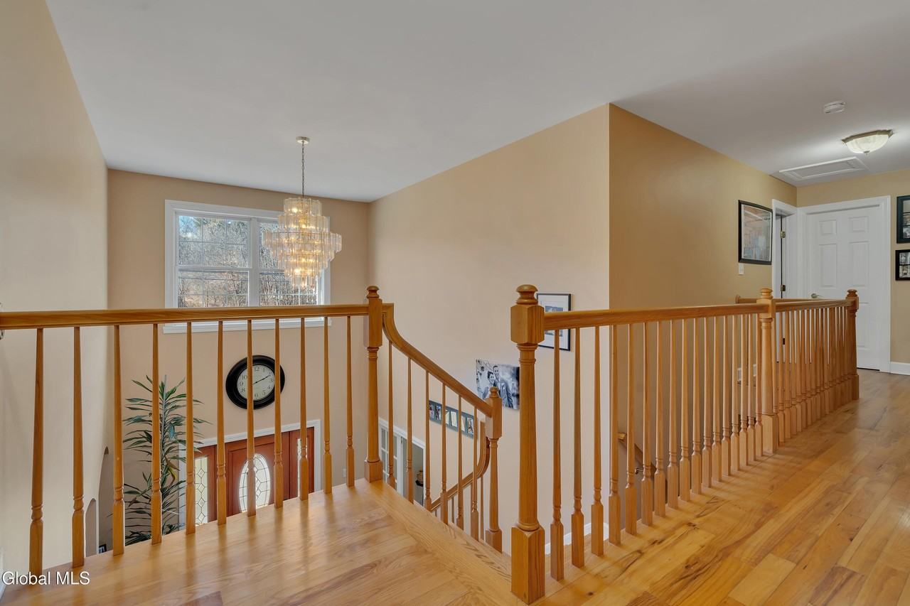 620 Sacandaga Rd - Photo 6 of 24
