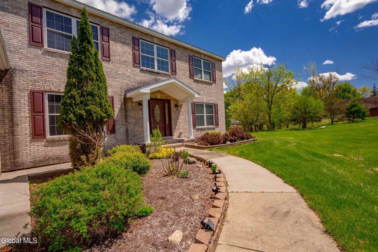 620 Sacandaga Rd - Photo 7 of 24