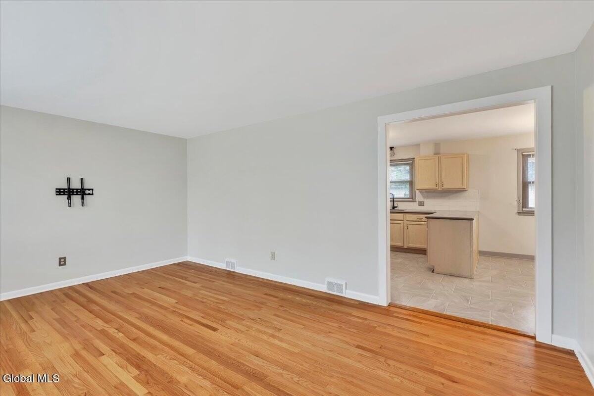 1165 Cresse Ave - Photo 3 of 38