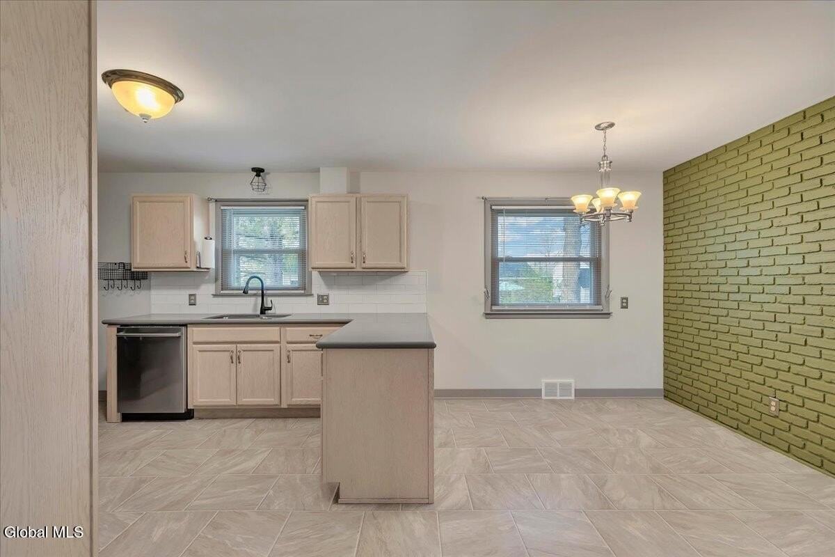1165 Cresse Ave - Photo 5 of 38