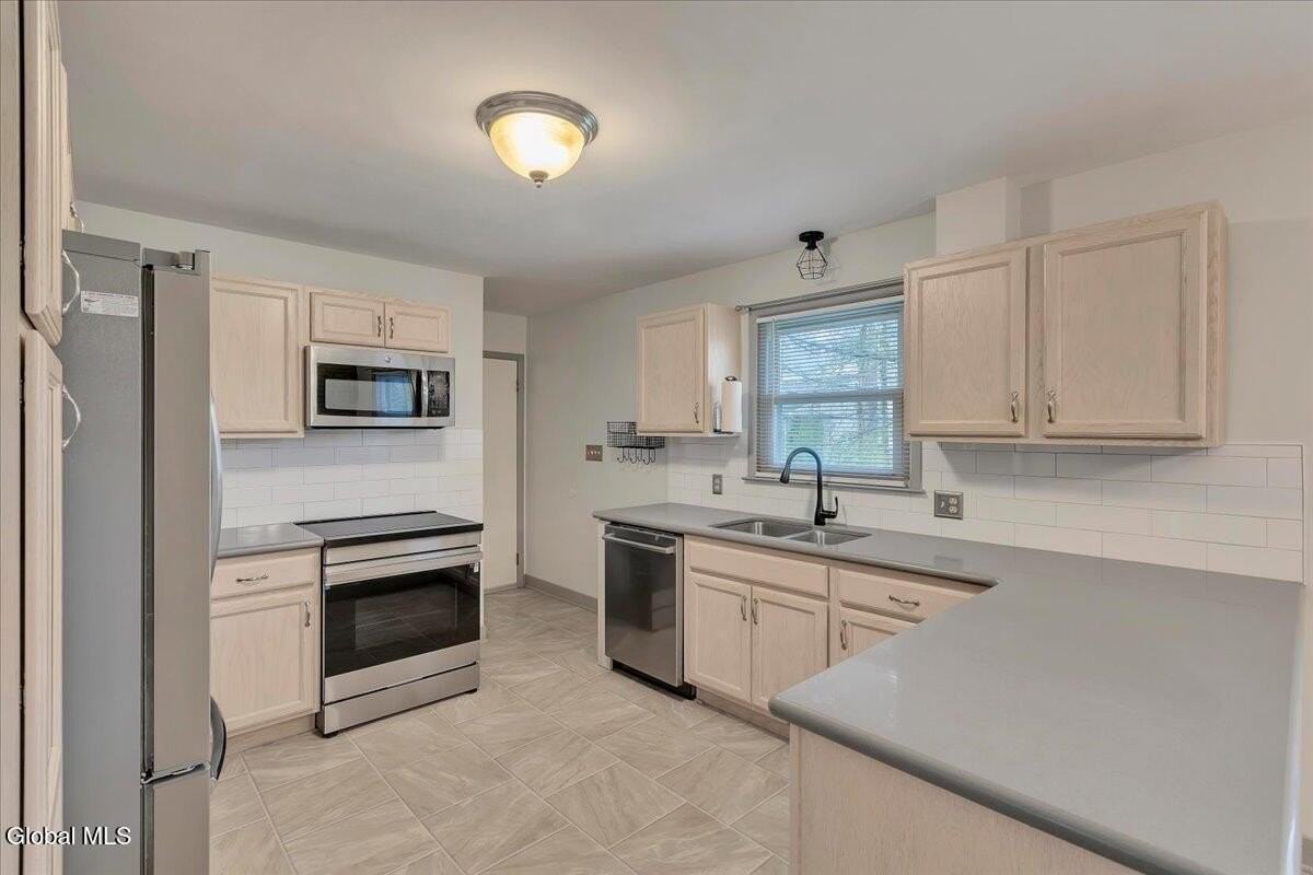 1165 Cresse Ave - Photo 6 of 38