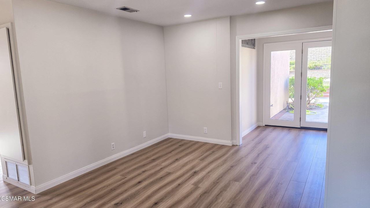 3105 Lodgewood St - Photo 6 of 32