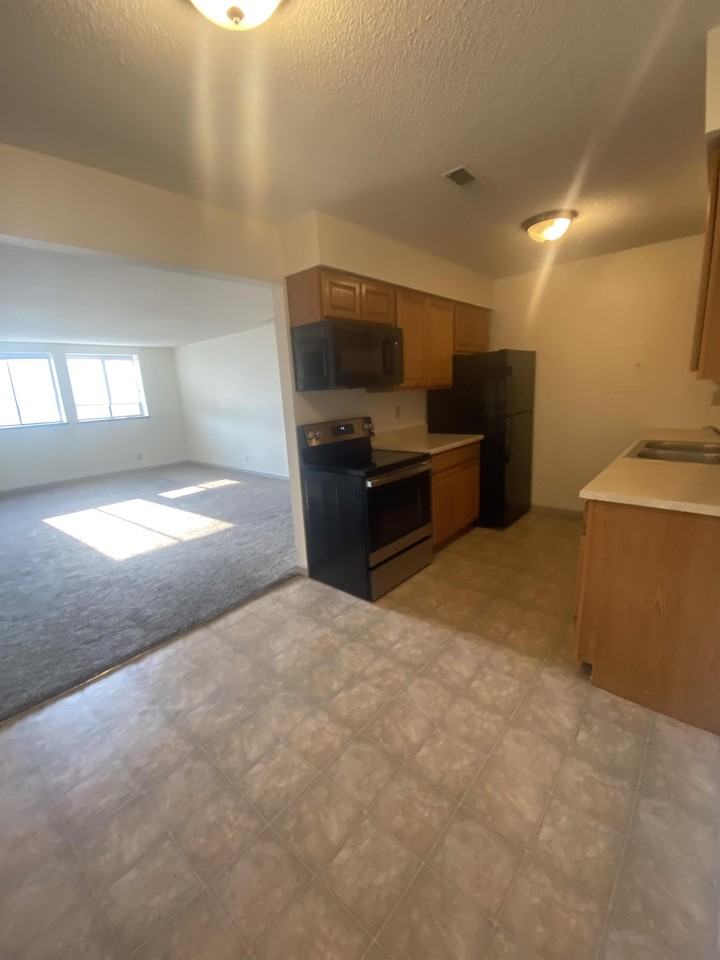 3728 West 9th Street - Photo 3 of 9