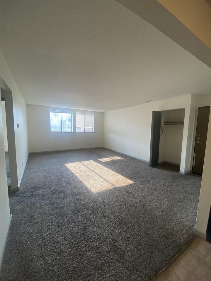 3728 West 9th Street - Photo 4 of 9