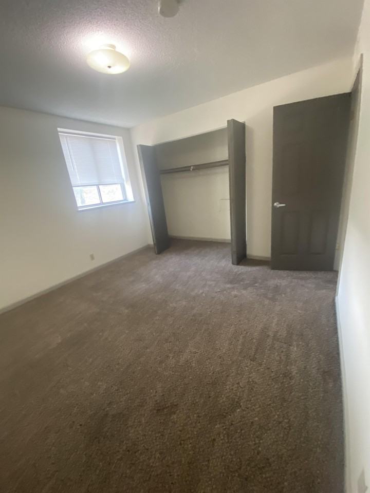 3728 West 9th Street - Photo 7 of 9